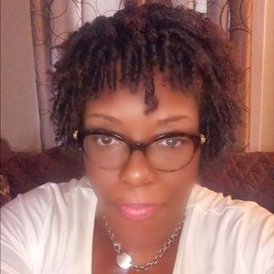 Meet your Posher, Denise